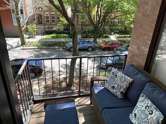 3rd image of 324 W Evergreen Ave #4