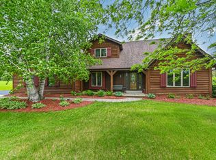 S47W35991 Meadows Dr, Dousman, WI 53118