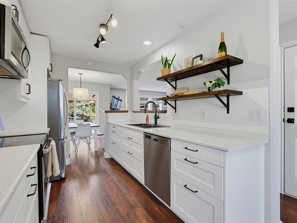 1st image of 2563 Millstream Rd #4