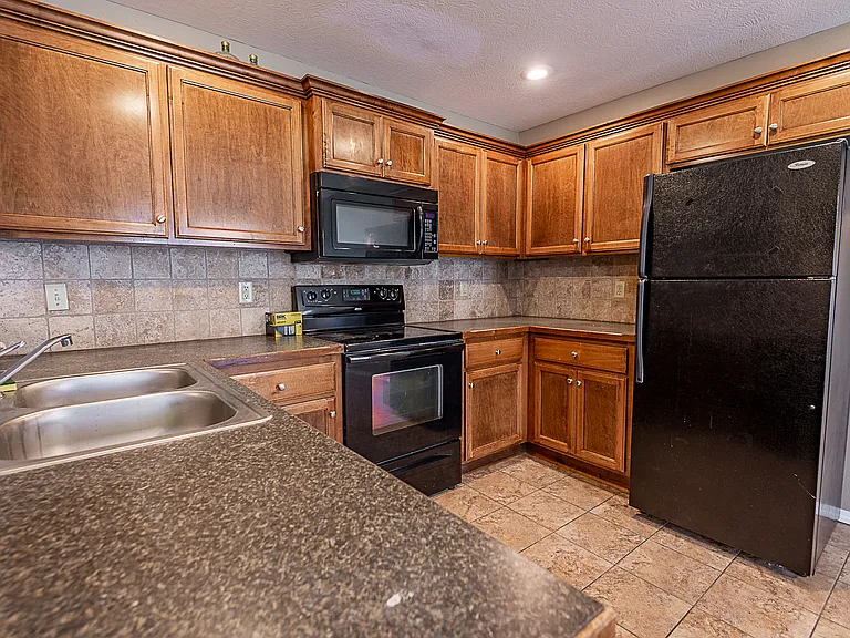 1332 S Lexington Ave — Photo 12