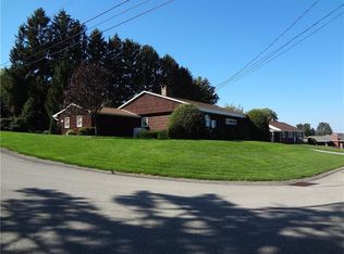 1003 Lakeview Dr, Latrobe, PA 15650