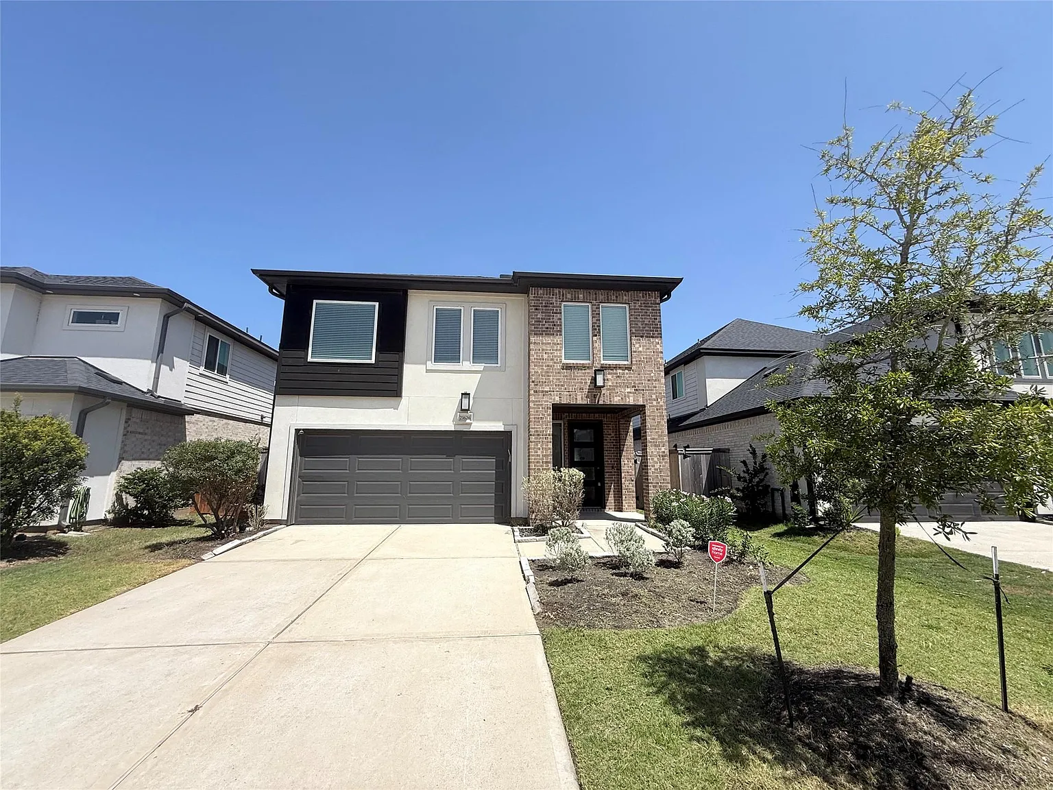 5 bed, 4.0 bath, 2498 sqft, $3,200 — Photo 3