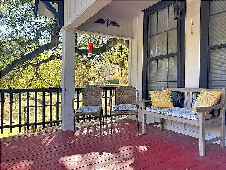 2 bed, 898 sqft, $1,800 — Photo 2