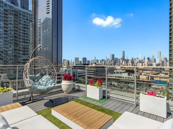 42-44 Crescent Street image 1 of 10