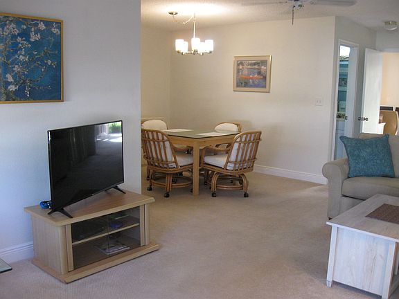 4th image of 413 SW Natura Ave APT C