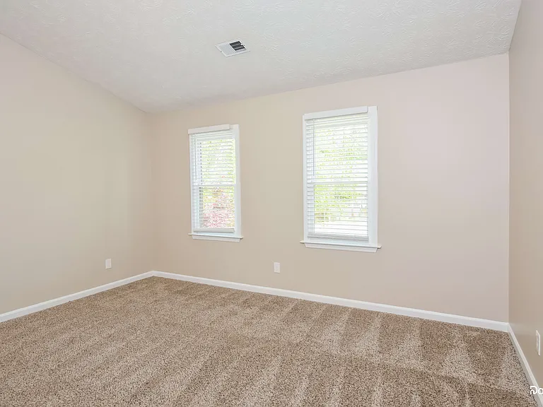 4609 Pine Harbor Ct NE — Photo 12
