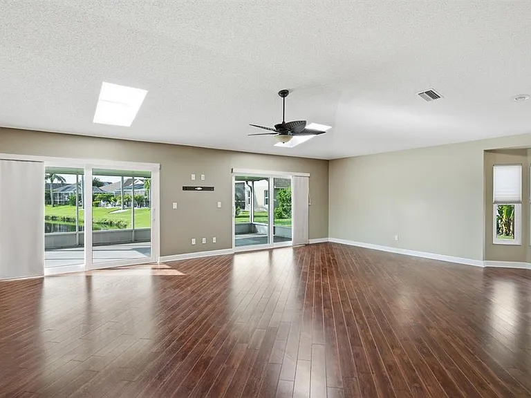 349 Fountainview Cir — Photo 6