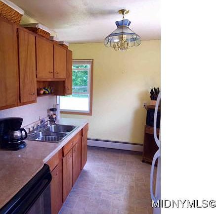 5th image of 6 Ashwood Ave