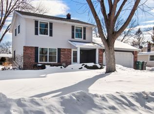 14915 W Harcove Dr, New Berlin, WI 53151