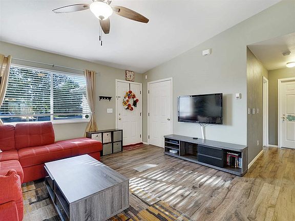 4th image of 498 Aspen Grove Dr