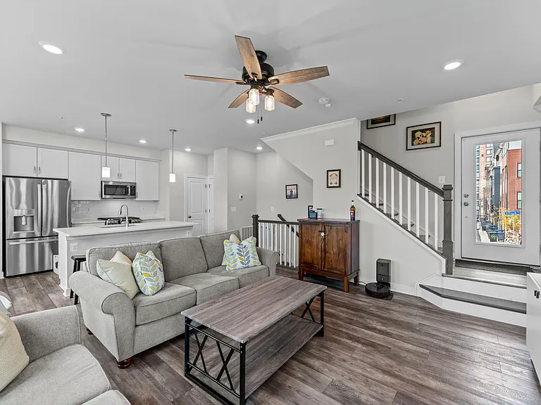 2410 Stella Pl #2 — Photo 8