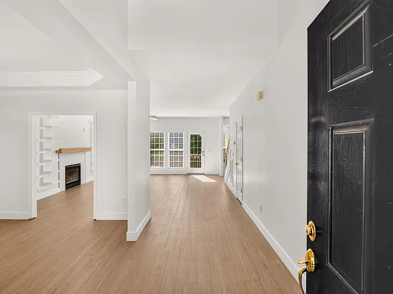 3013 Englefield Dr — Photo 4