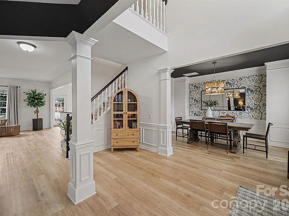 4th image of 272 Glencoe Ln