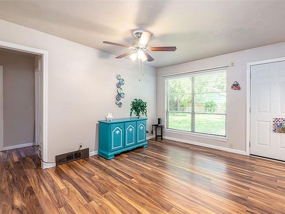 2nd image of 2976 Topaz Ln