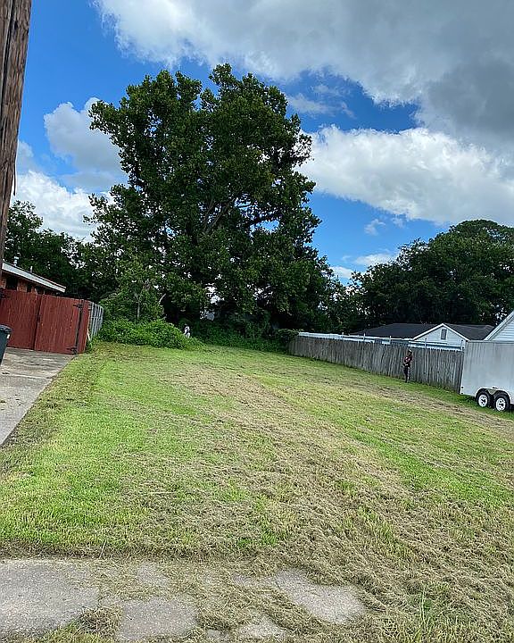 2nd image of 7521 Daniel Dr