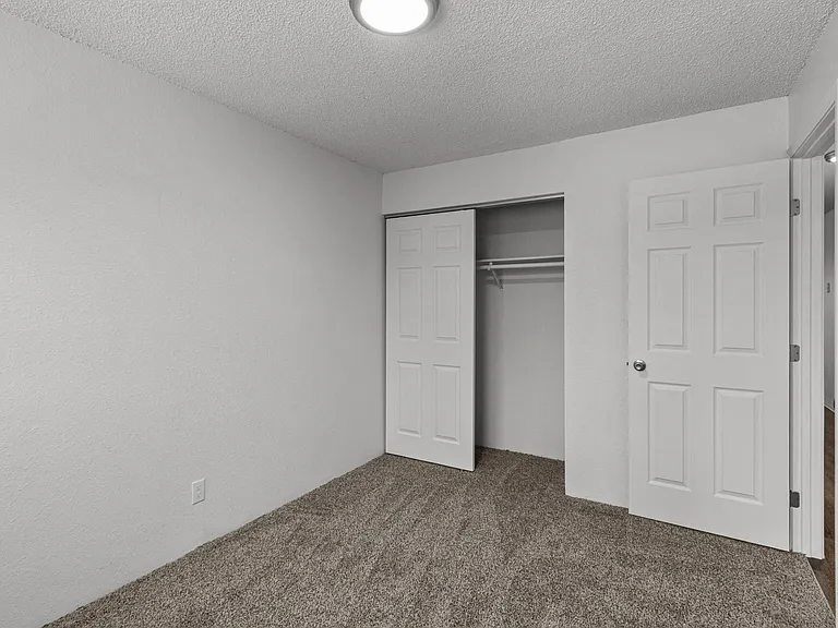 Creekside Apartments — Photo 9