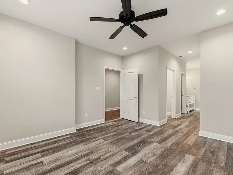 9924 Winding Hill Ln — Photo 2