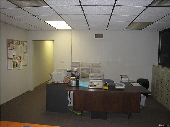 5th image of 22087 Outer Dr