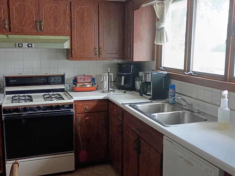 40 N Parker Ave — Photo 4