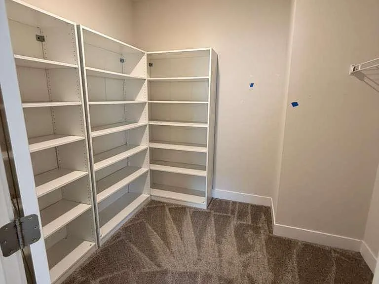 704 Peony Ln — Photo 6