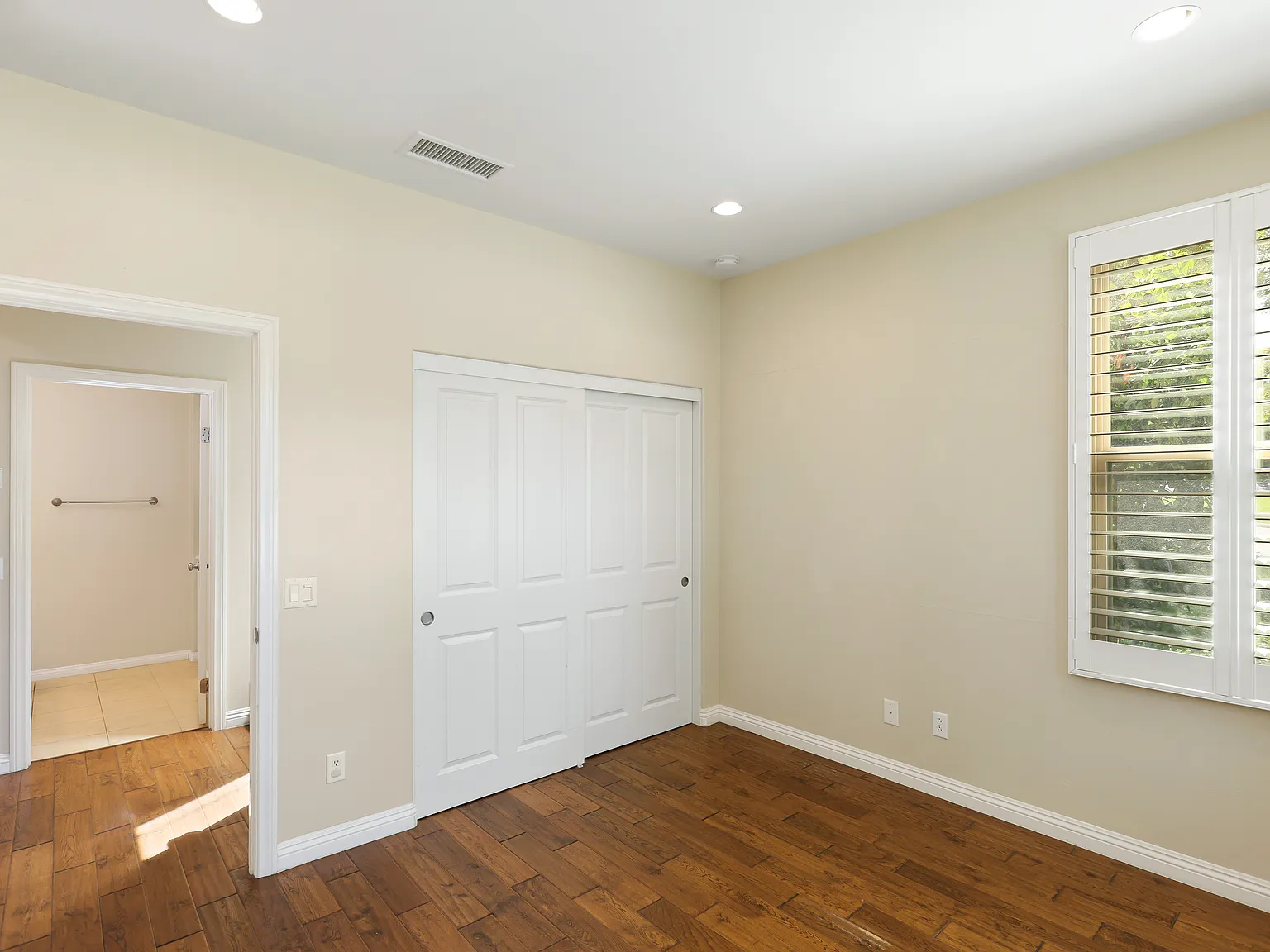 137 Lamplighter — Photo 2