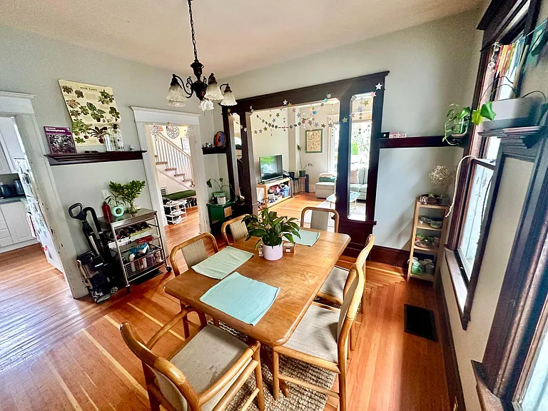 2217 Franklin Ave E — Photo 10