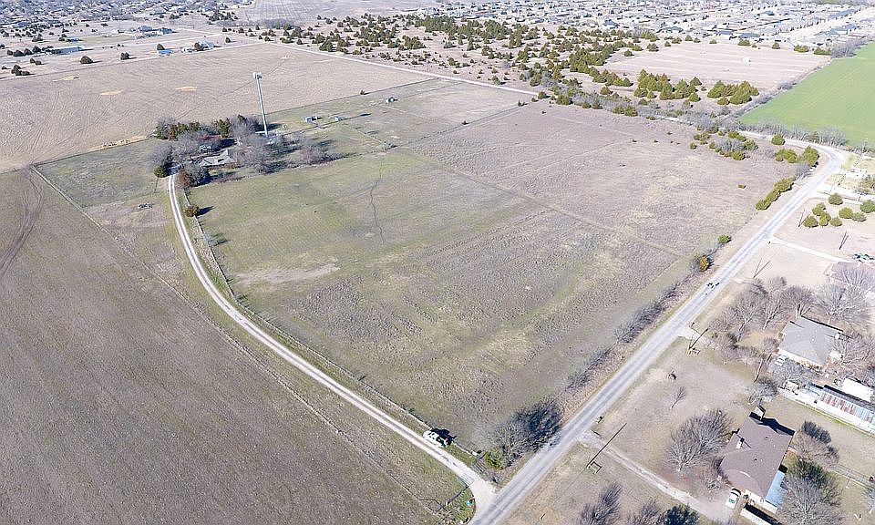 2nd image of 927 Robnett Rd