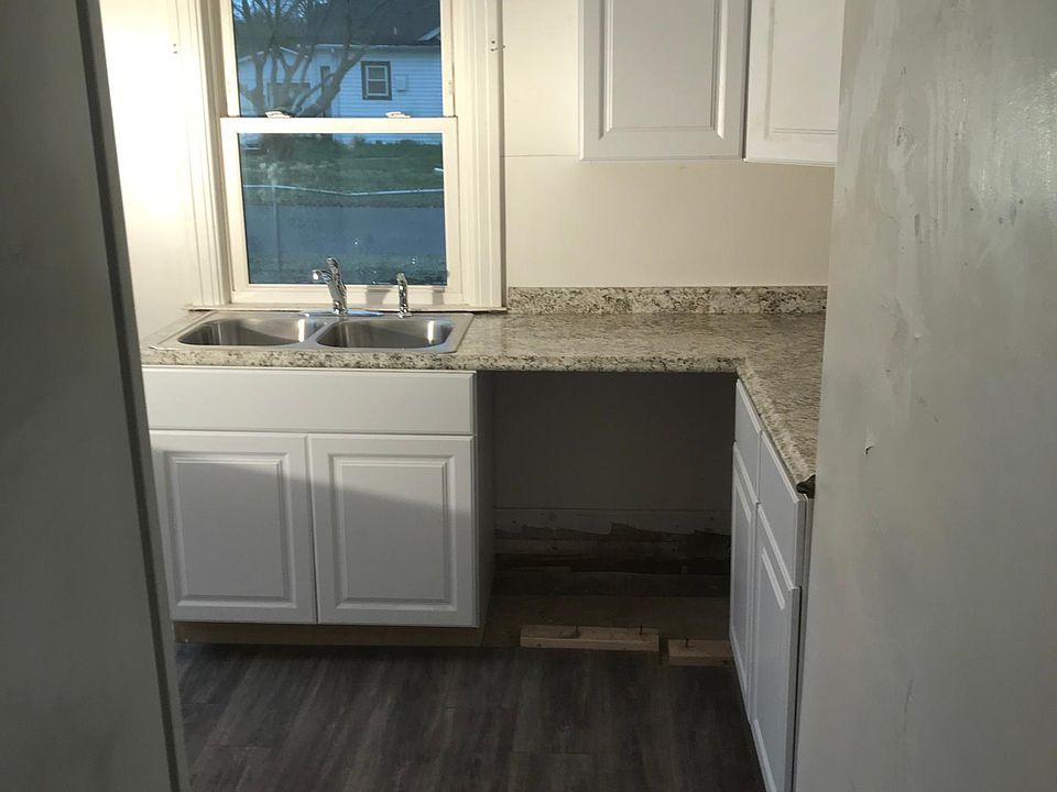 1st image of 450 San Antonio Blvd