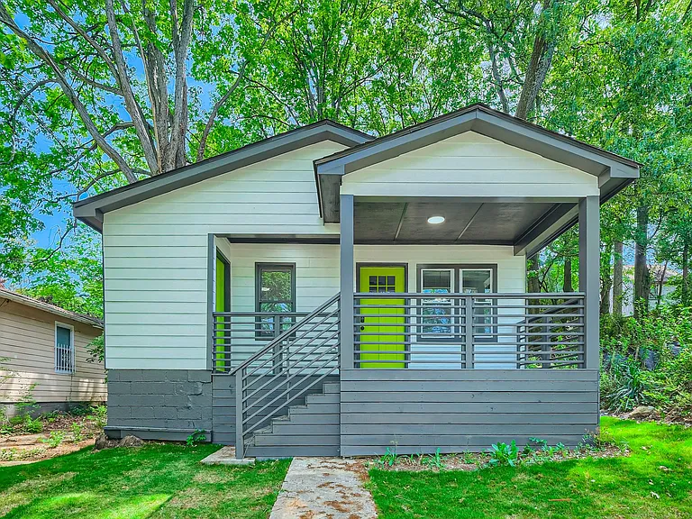 1170 Booker Ave SW — Photo 2