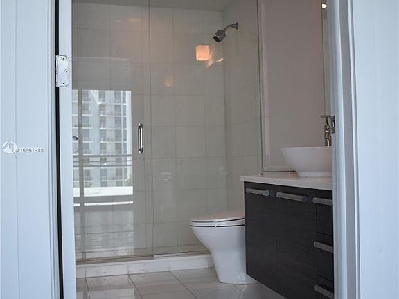5th image of 2950 NE 188th St APT 507