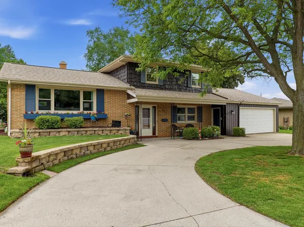241 Crestwood DRIVE, Sheboygan Falls, WI 53085