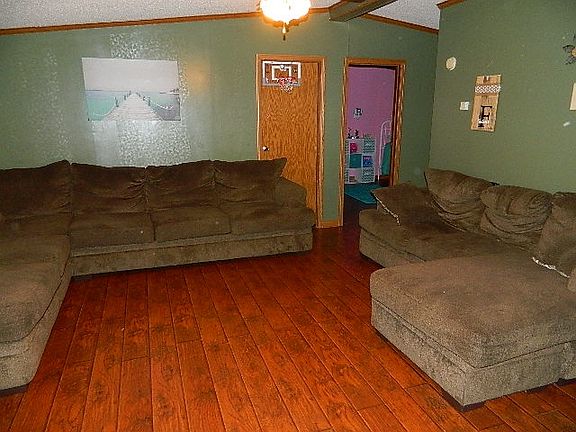 4th image of 80 Shelia Ct