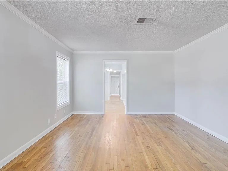 6046 Hugo Dr — Photo 7