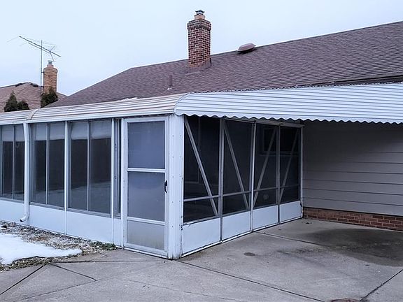 2nd image of 1528 Algiers Dr