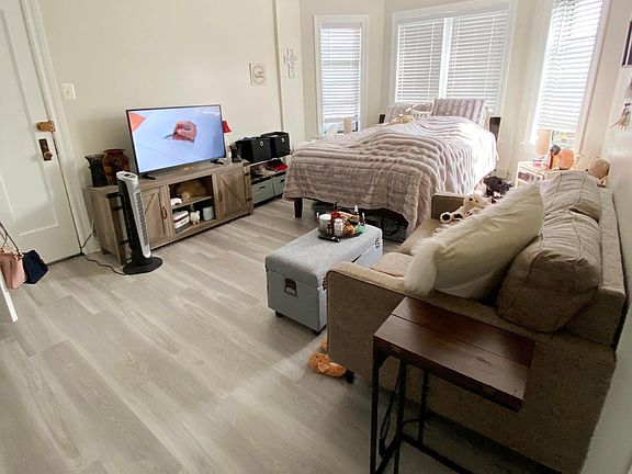 5th image of 3839 N Greenview Ave #38433