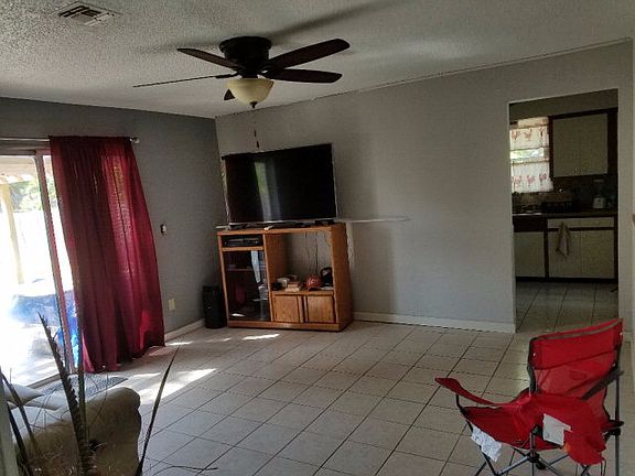 3rd image of 707 Ebony Ln