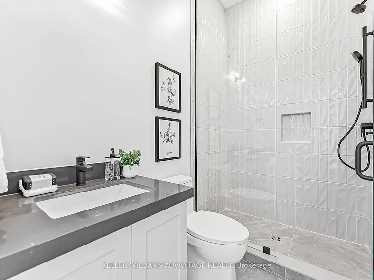 711 Hillview Cres — Photo 29