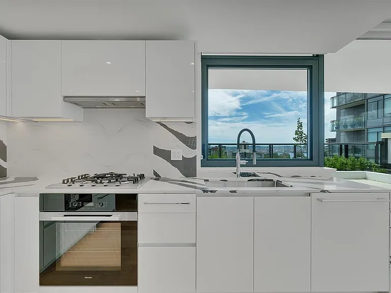 135 E 13th St #408 — Photo 3
