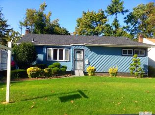 412 Compass St, Uniondale, NY 11553
