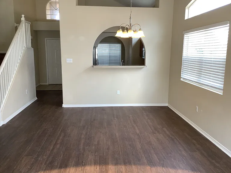 3809 Wayne Rd NE — Photo 9