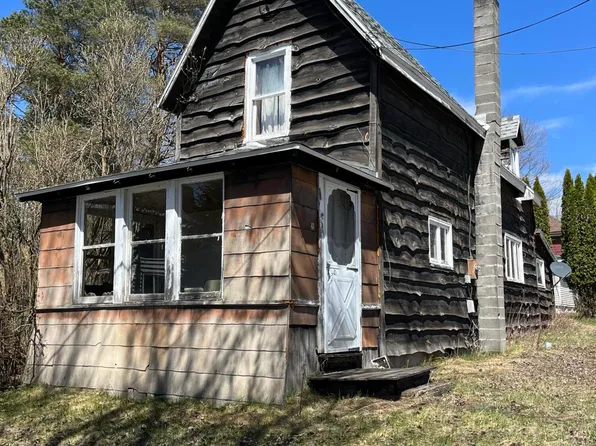 41 Prospect St, Tupper Lake, NY 12986