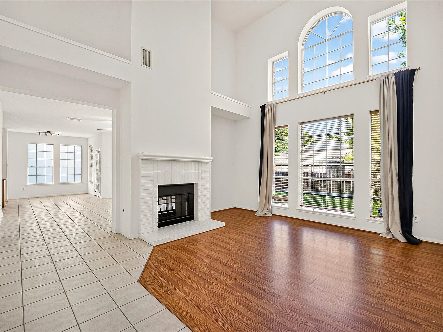 4 bed, 2.5 bath, 2545 sqft, $2,600 — Photo 4