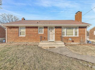 1717 Victoria St, Salem, VA 24153