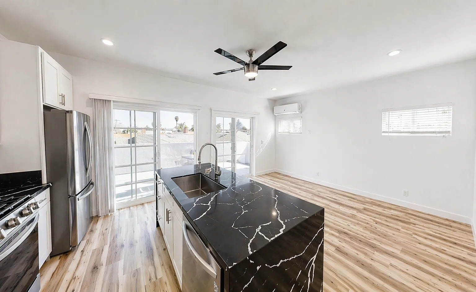 4 bed, 1200 sqft, $5,400 — Photo 3