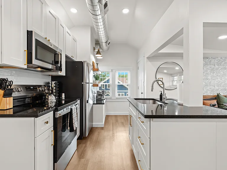 211 Ardmore Dr — Photo 13