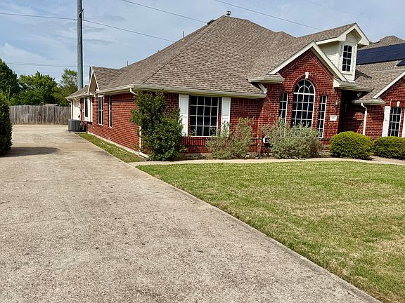 5th image of 301 Mimosa Dr
