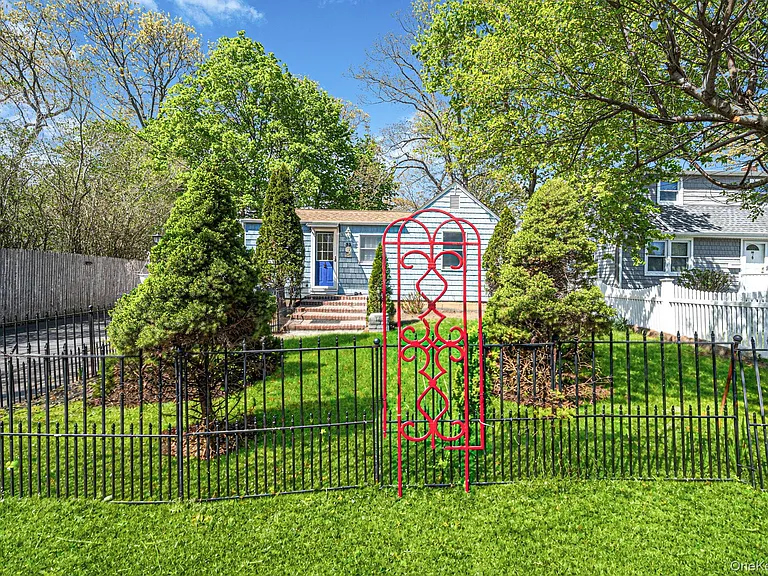 32 Dewey St — Photo 19