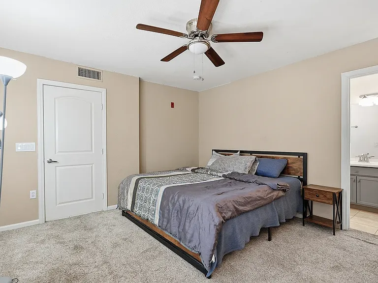 1081 W 1st St #10 — Photo 15