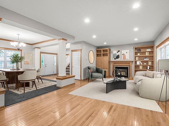 3rd image of 10426 Hidden Oaks Ln N