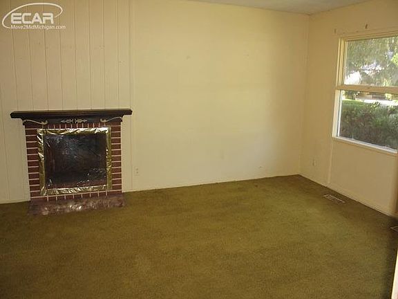 5th image of 3121 Briarwood Dr